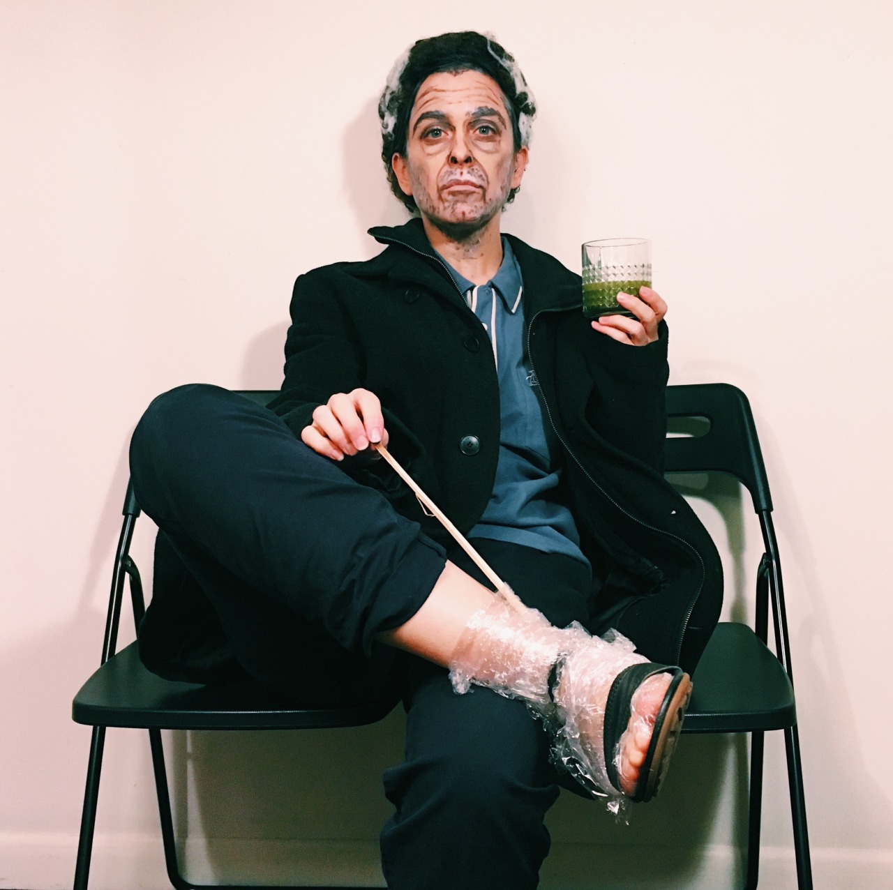 A Good Defense
It’s the (Night Of) the Golden Globes and it’s chock full of goodness. Here’s a blend to soothe itchy winter skin and help grant you immunity. Drink up to have a fighting chance this week.
Ingredients: Baby kale, rainbow chard,...